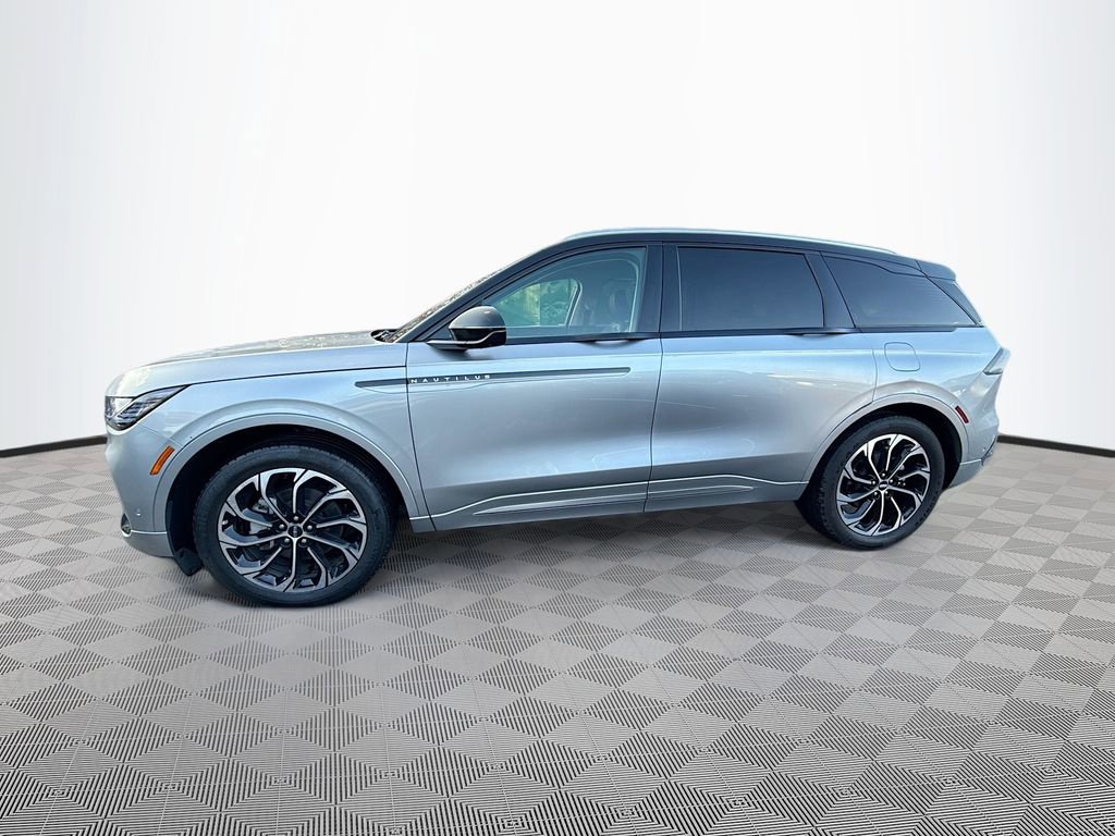 Used 2024 Lincoln Nautilus Reserve AWD/4WD image 9