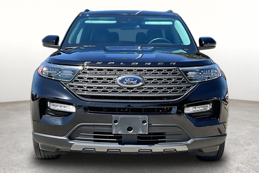 Used 2024 Ford Explorer XLT w/ Equipment Group 202A RWD image 3