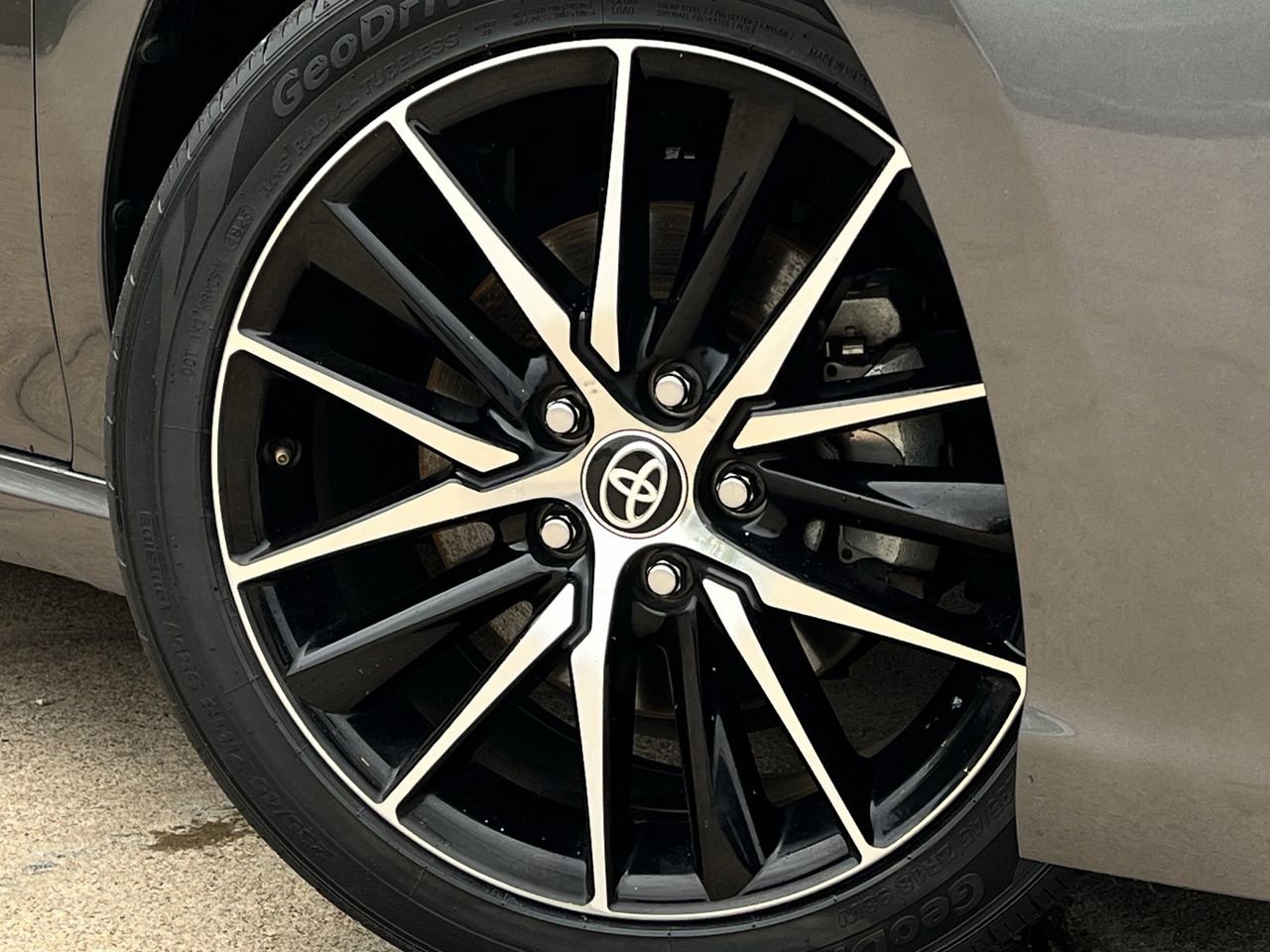 Used 2024 Toyota Camry SE w/ Convenience Package FWD image 28