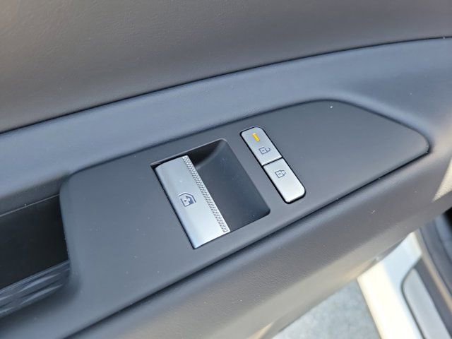 Used 2025 Genesis GV80 3.5T e-SC image 13