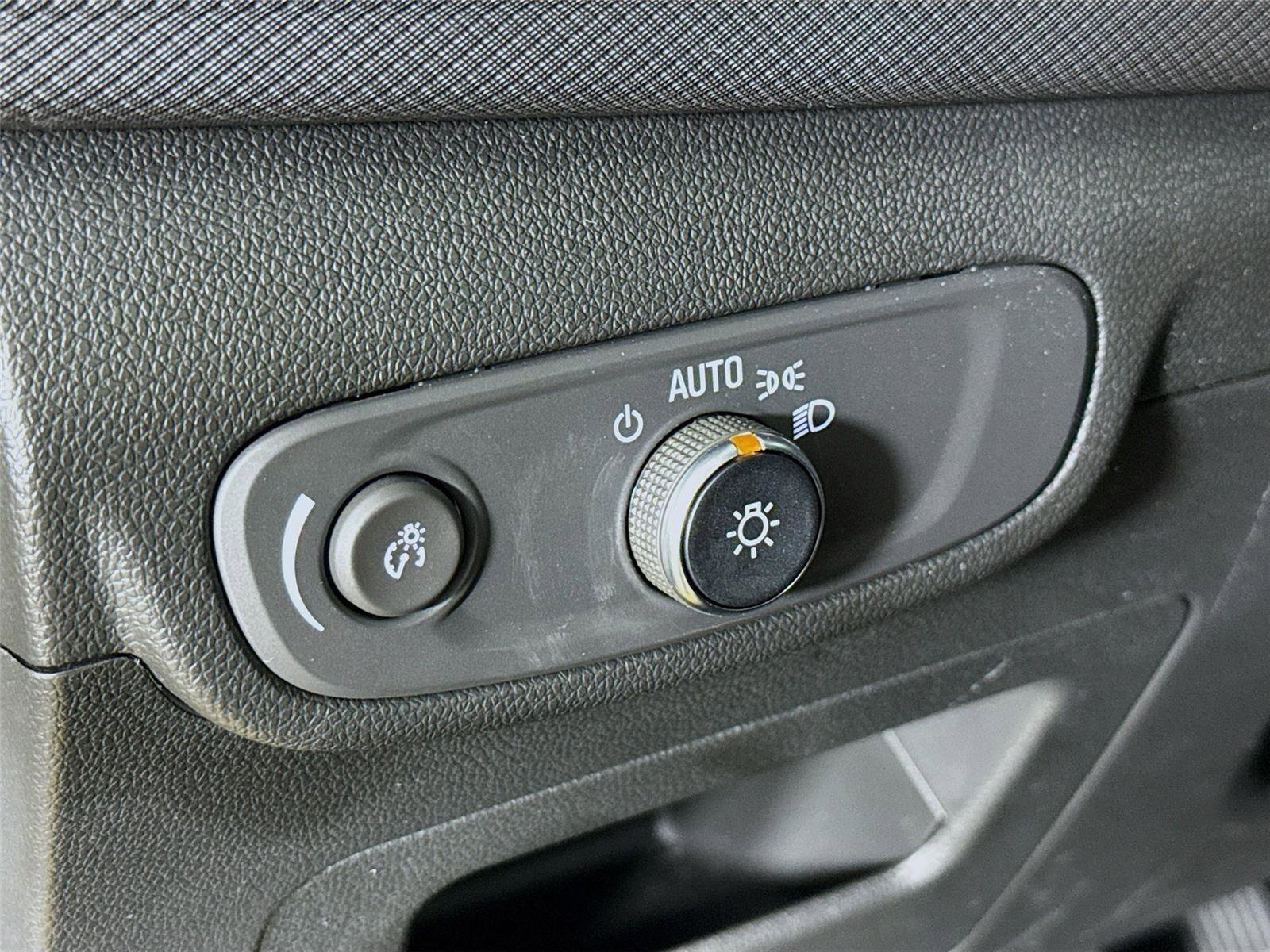 Used 2024 Chevrolet TrailBlazer RS w/ Convenience Package image 11