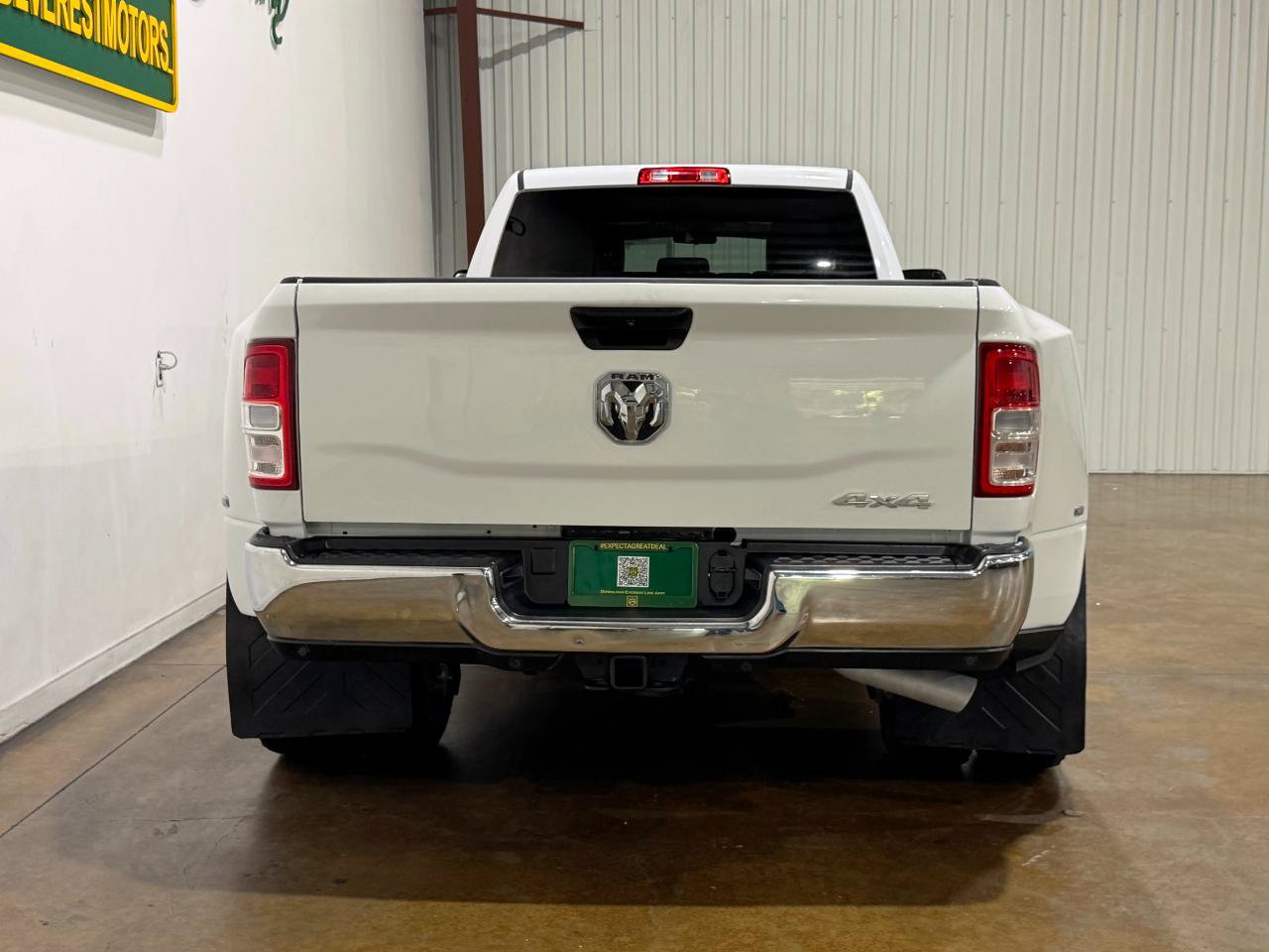 Used 2022 RAM 3500 Tradesman w/ Chrome Appearance Group AWD/4WD image 7