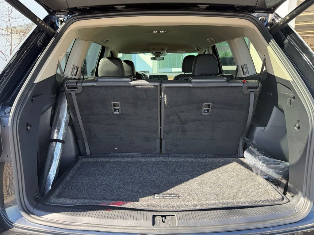 Used 2024 Volkswagen Atlas SE w/ Black Wheel Package image 6