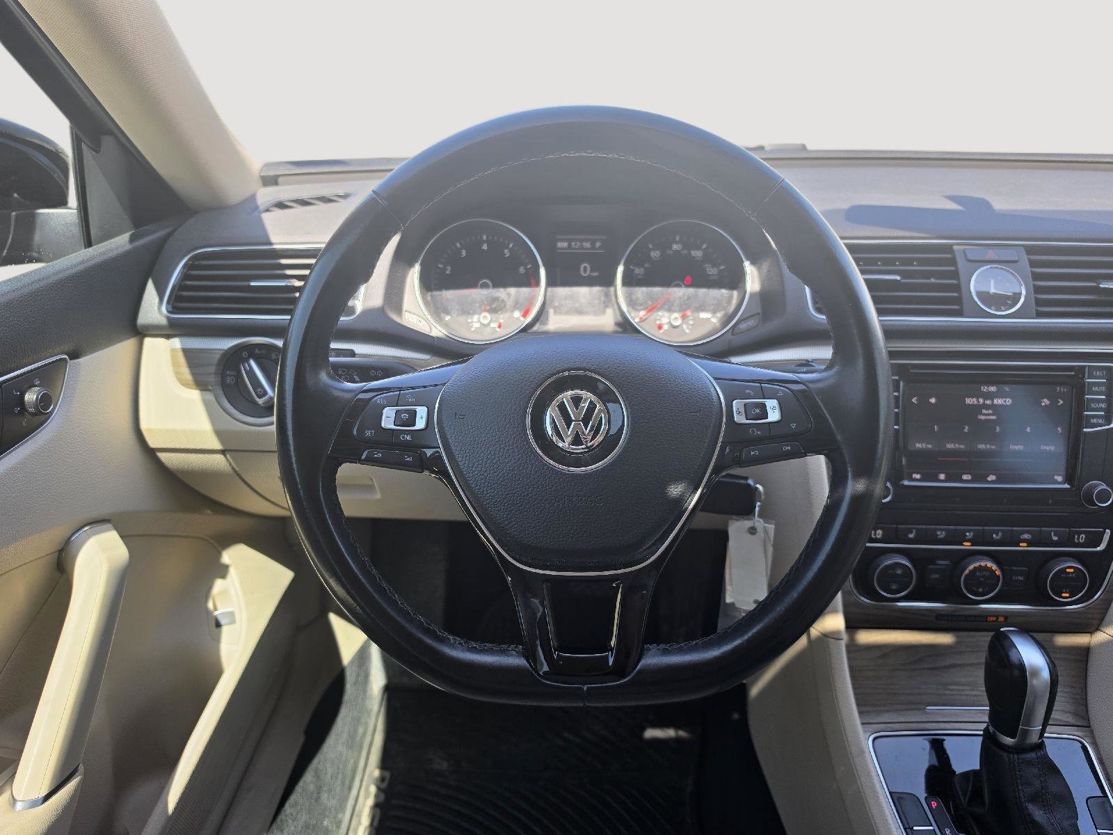 Used 2016 Volkswagen Passat 1.8T SE w/ Lighting Package (P06) FWD image 14