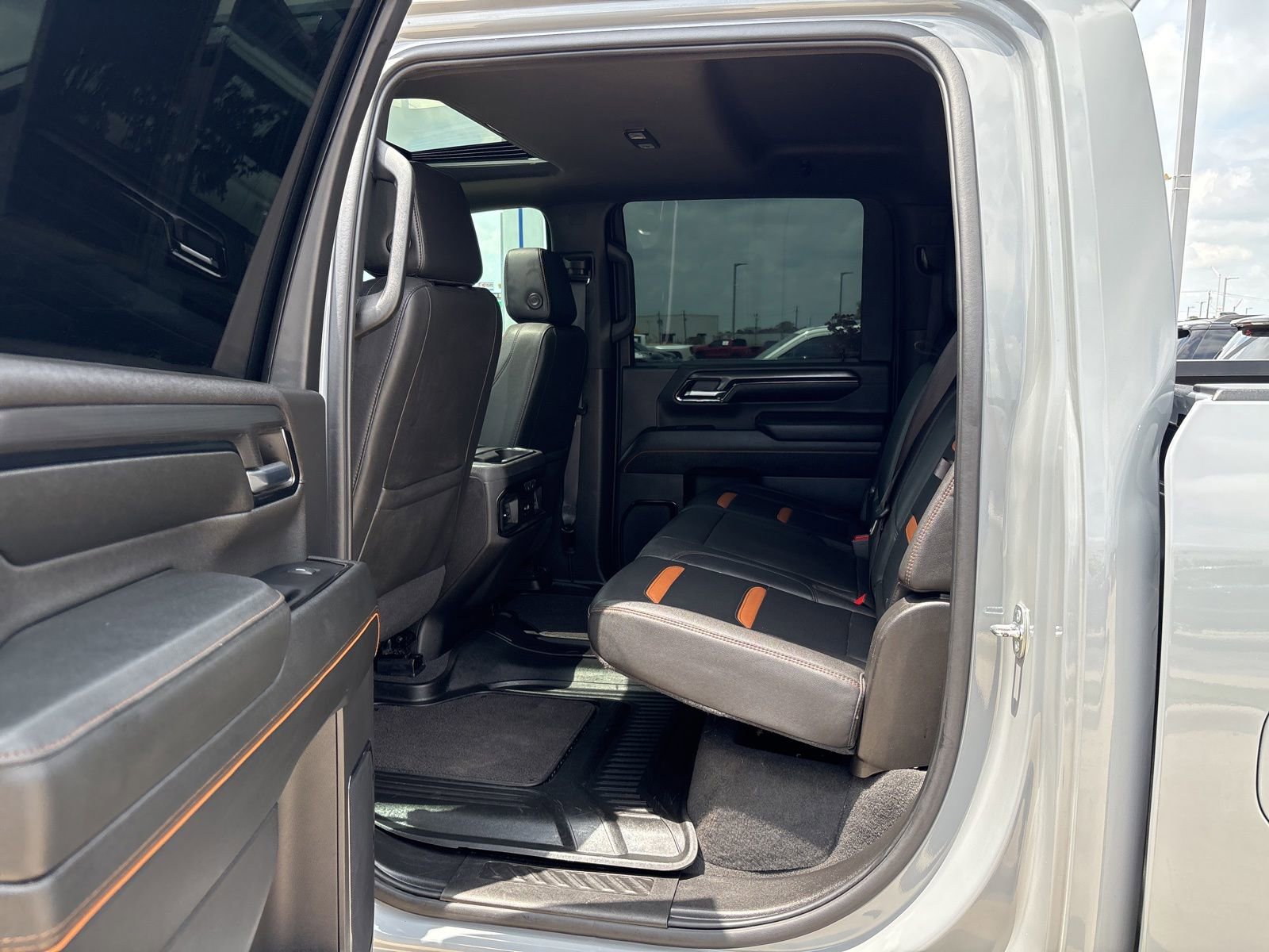 Used 2024 GMC Sierra 2500 AT4 w/ AT4 Premium Plus Package AWD/4WD image 13