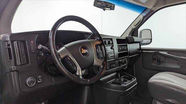 Used 2015 Chevrolet Express 3500 RWD image 19