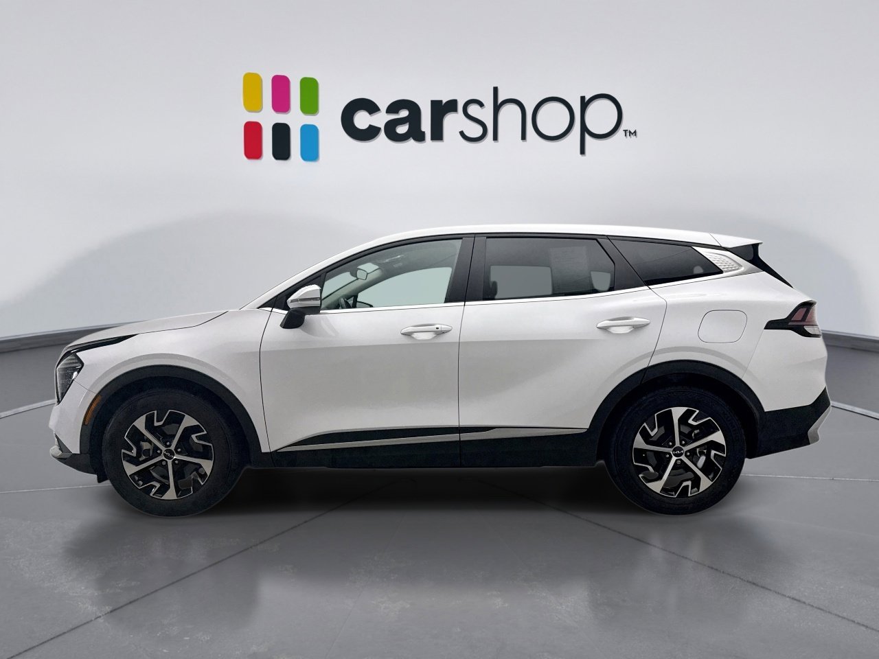 Used 2024 Kia Sportage EX image 2