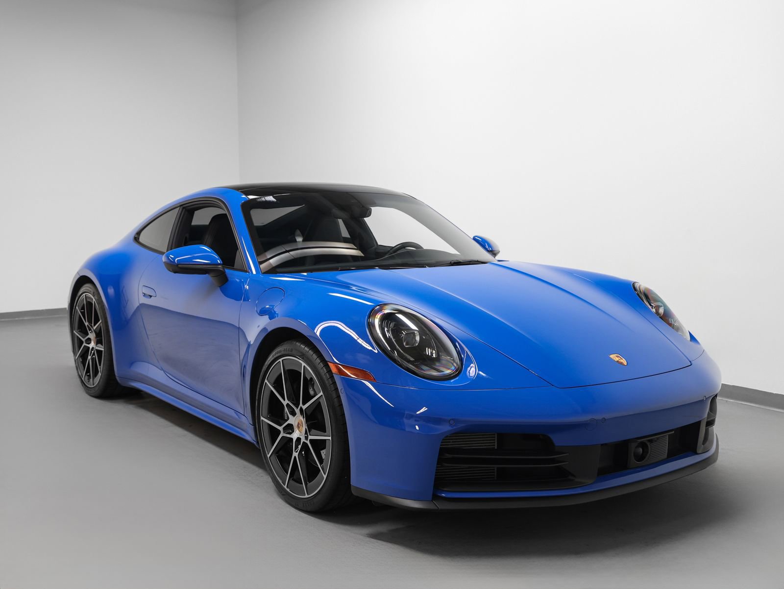 Certified 2025 Porsche 911 Carrera image 9