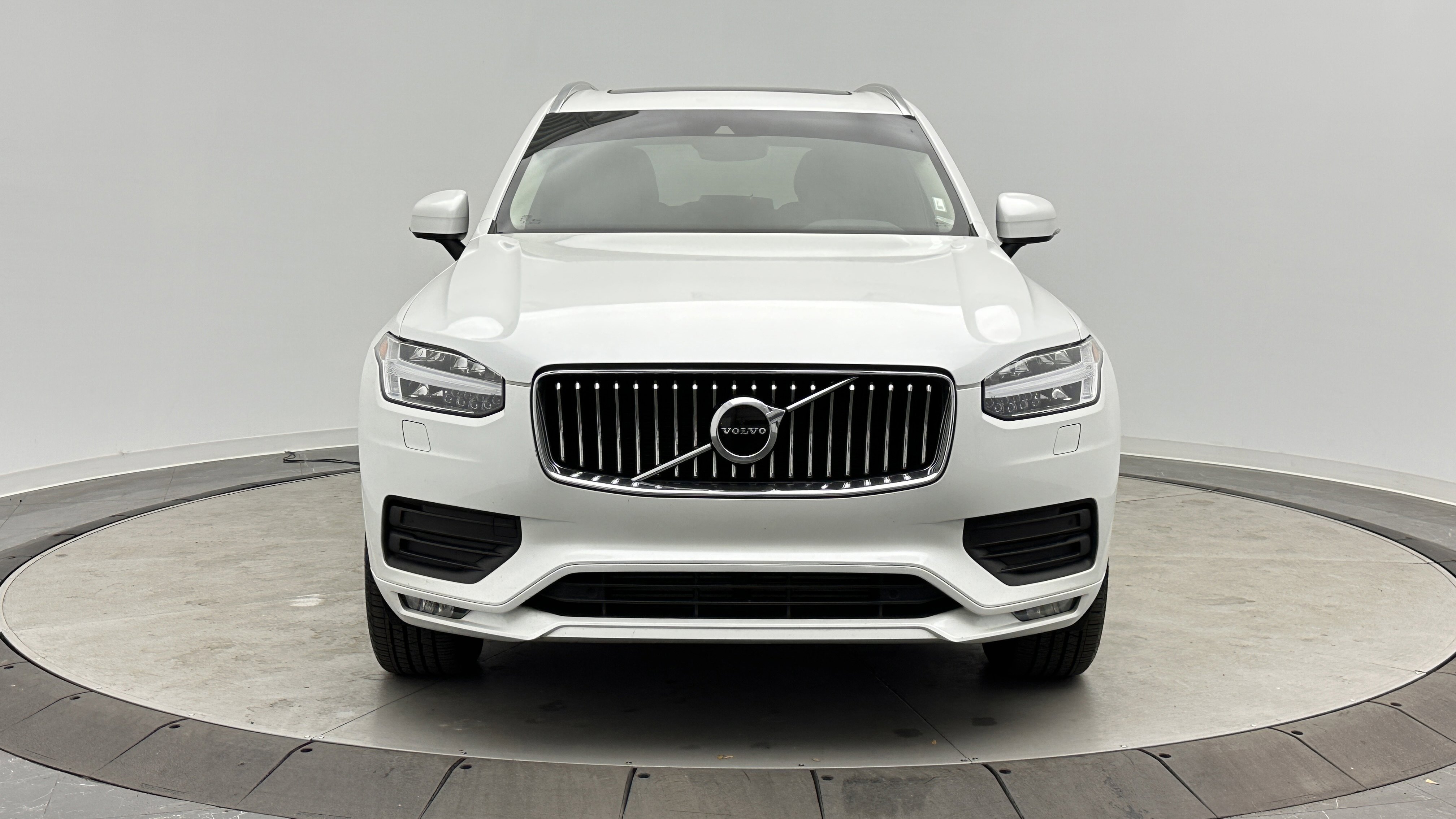Used 2022 Volvo XC90 T5 Momentum AWD/4WD image 2