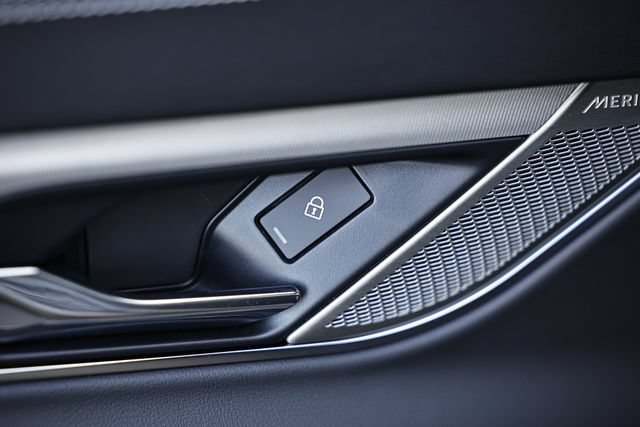 New 2024 Jaguar XF R-Dynamic SE AWD/4WD image 31