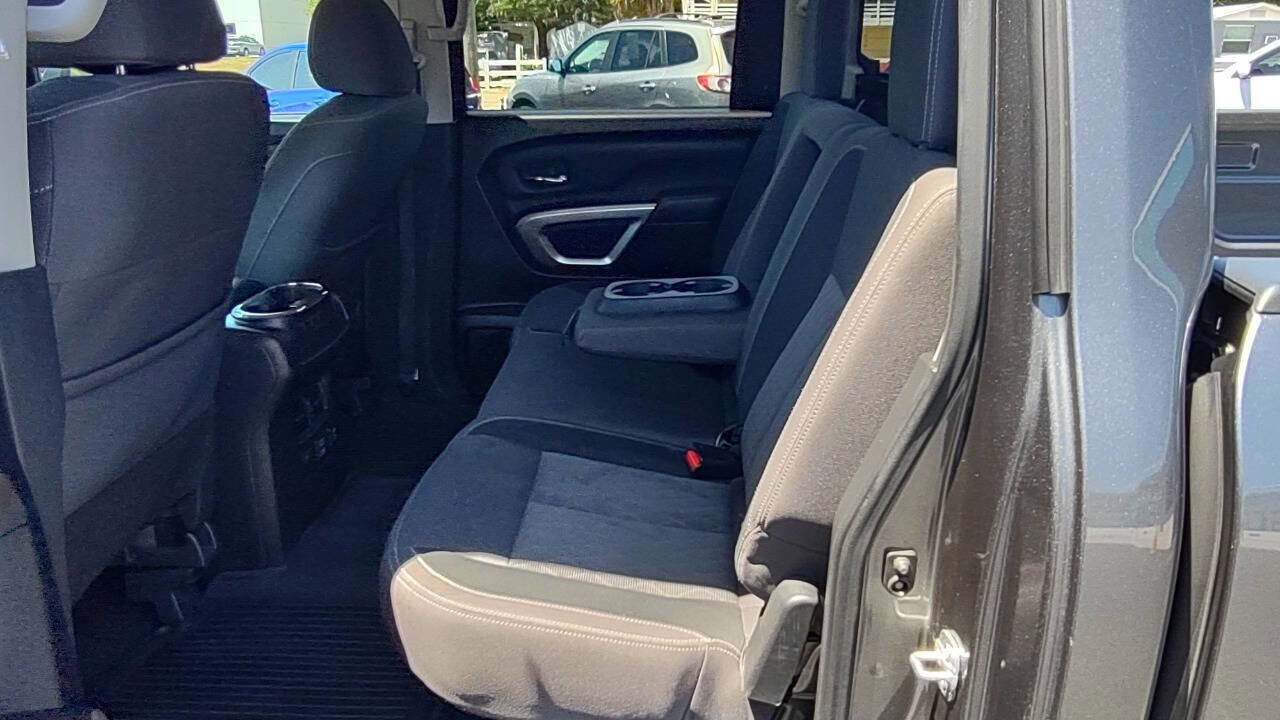 Used 2022 Nissan Titan SV w/ SV Convenience Package image 33