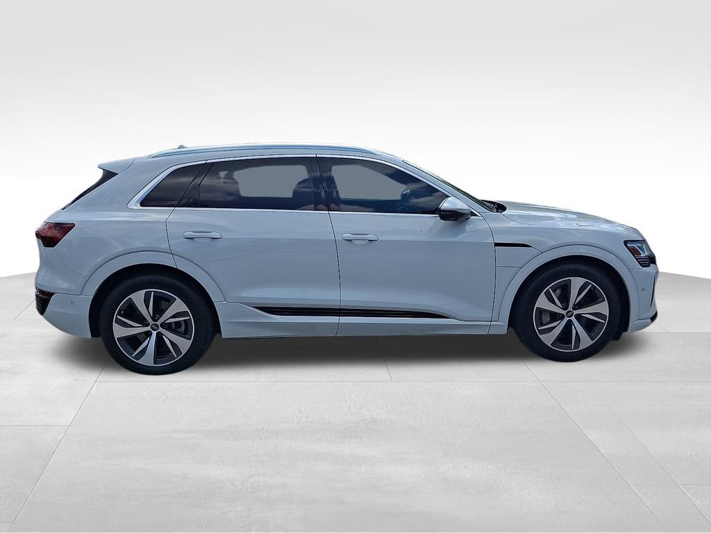 Used 2024 Audi Q8 e-tron Premium Plus AWD/4WD image 7