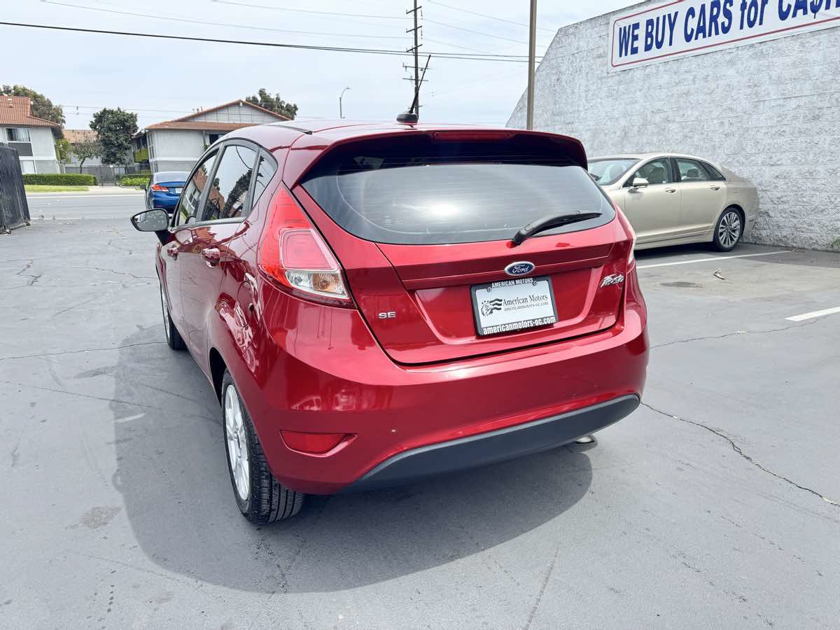 Used 2016 Ford Fiesta SE FWD image 2