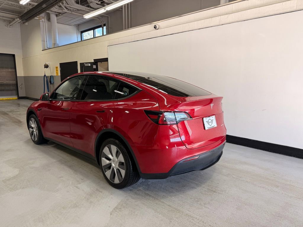 Used 2024 Tesla Model Y Long Range image 3
