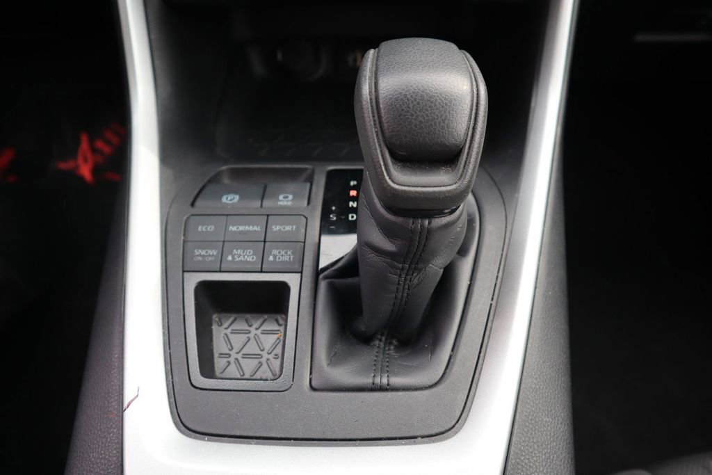 Used 2024 Toyota RAV4 XLE image 25