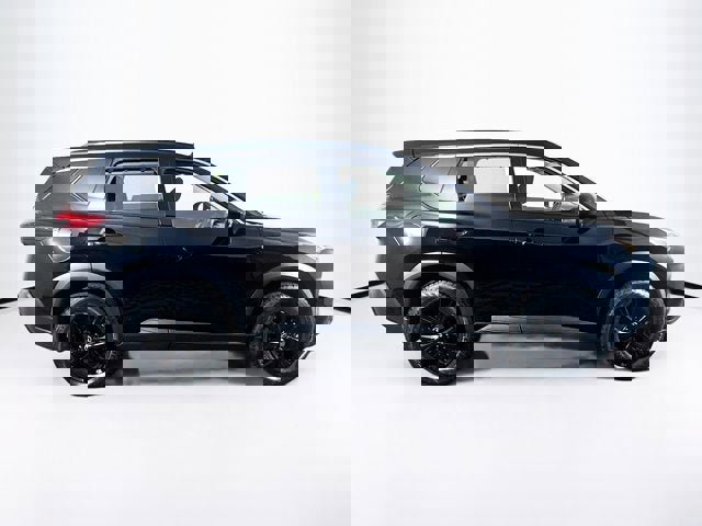 Used 2023 Nissan Rogue SV w/ SV Premium B Package image 4