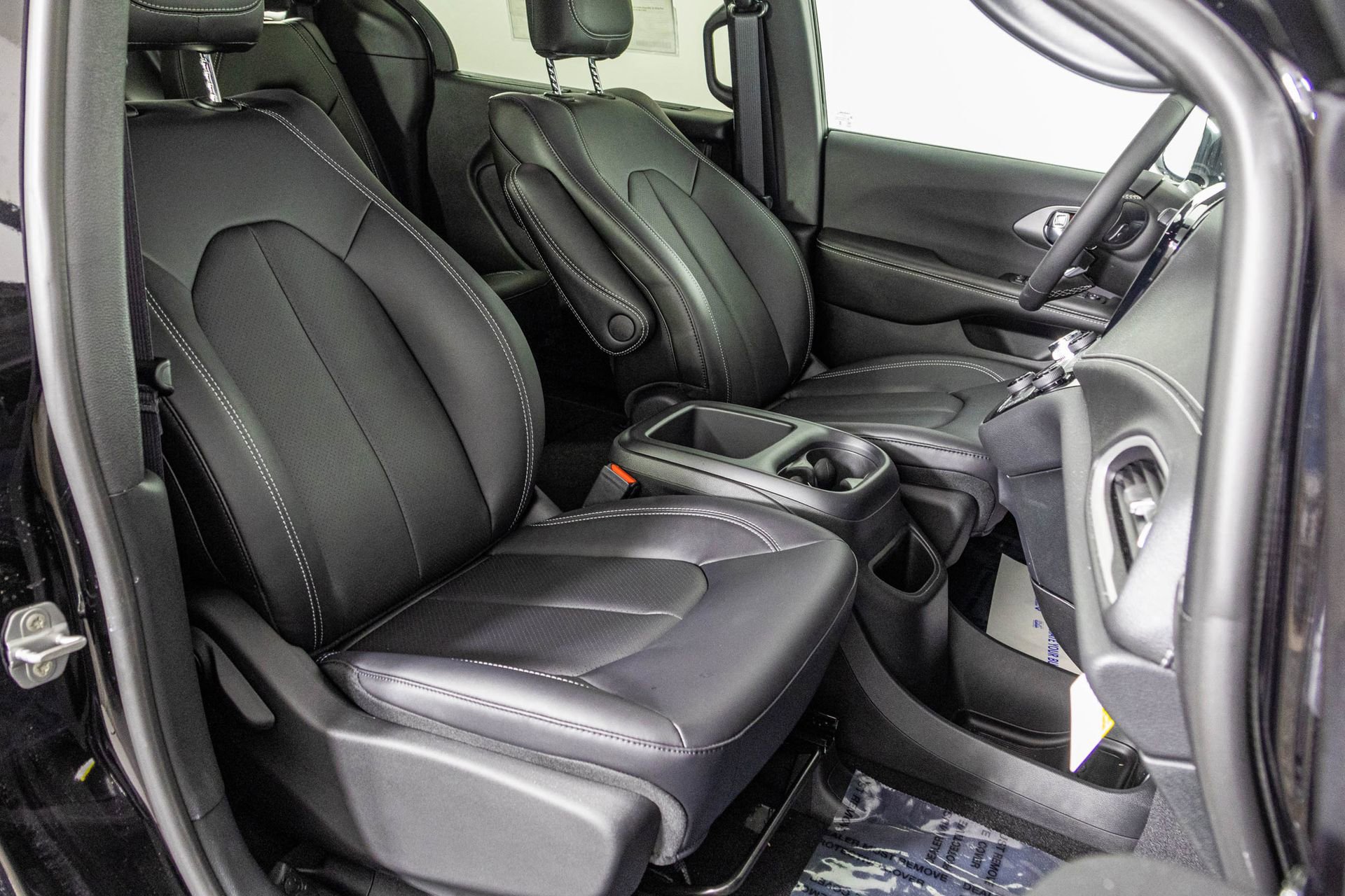 New 2026 Chrysler Pacifica Select AWD/4WD image 44