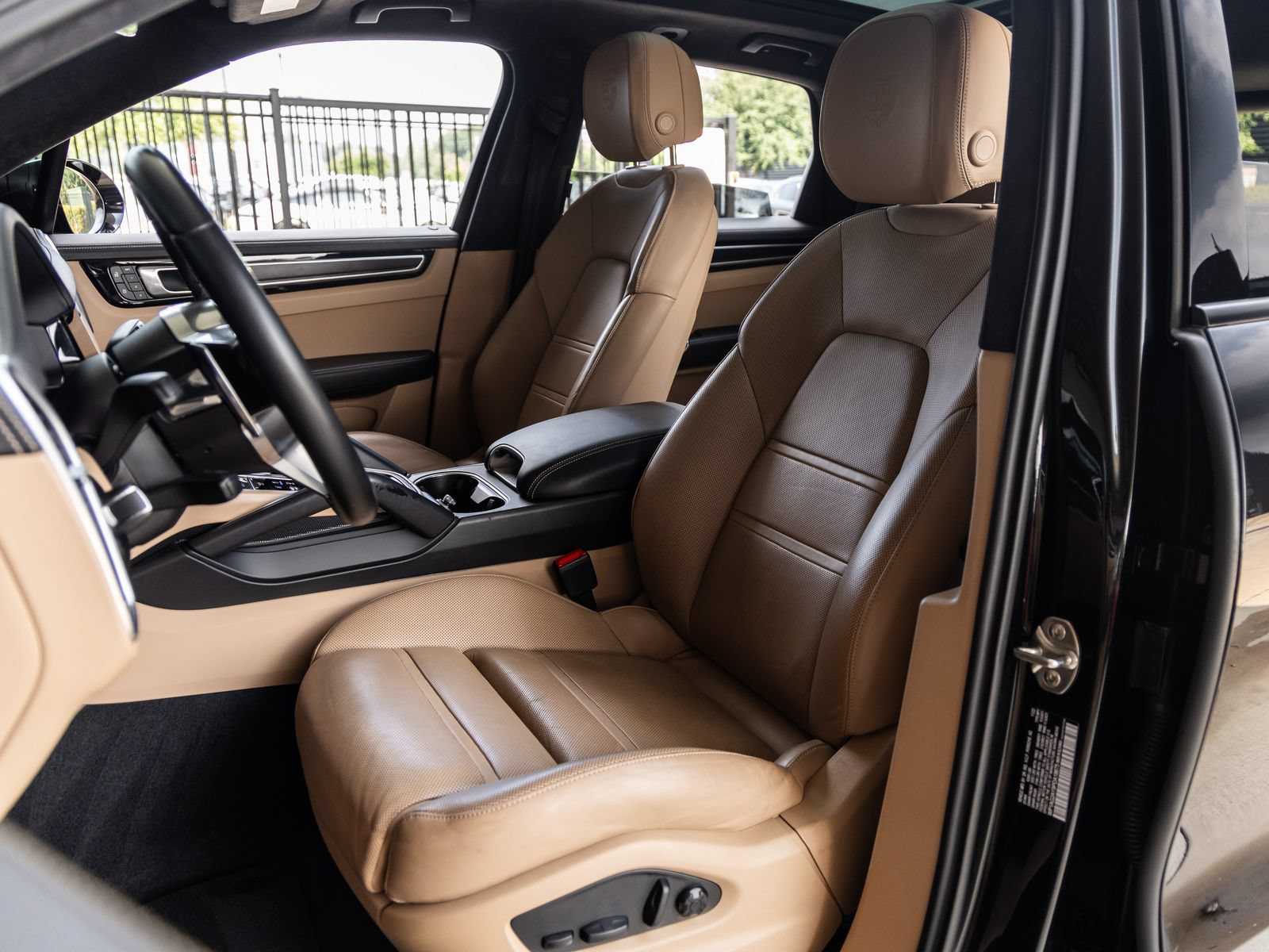 Certified 2023 Porsche Cayenne GTS AWD/4WD image 5