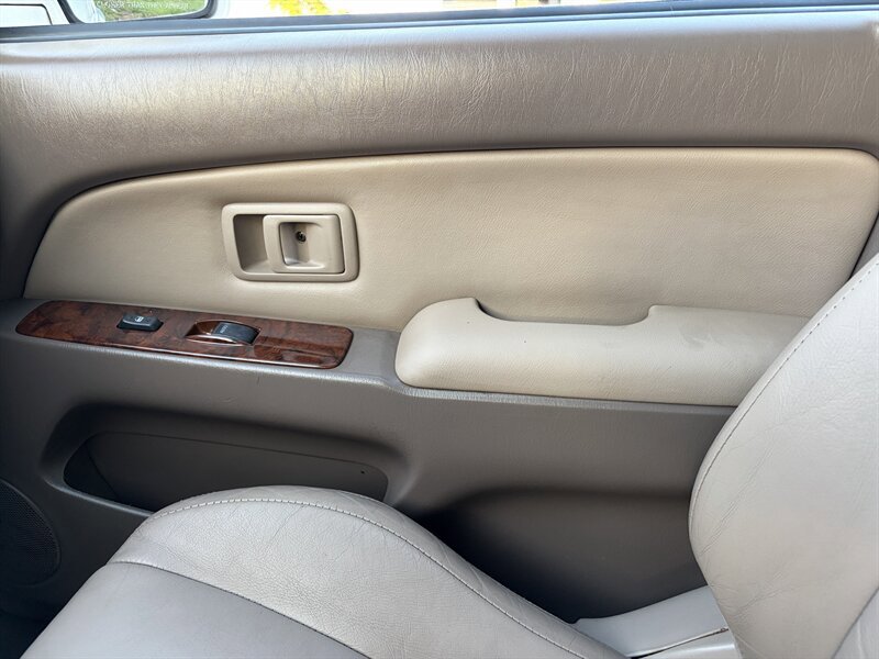 Used 2000 Toyota 4Runner Limited image 23