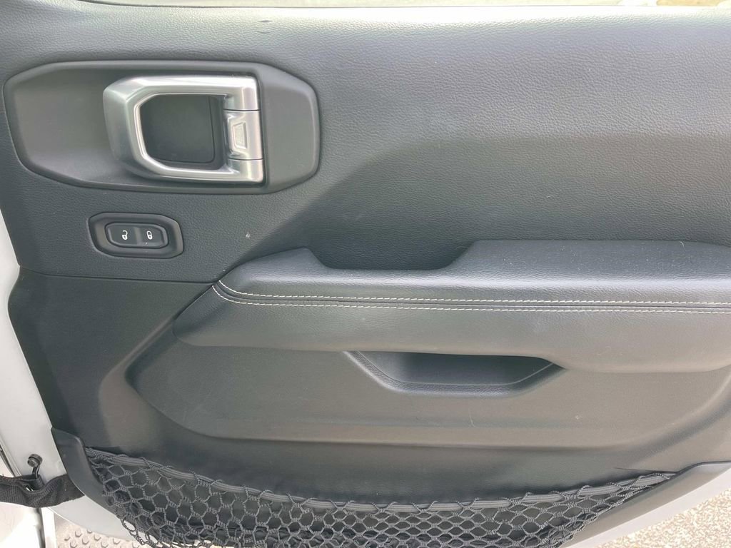 Used 2019 Jeep Wrangler Unlimited Sahara image 22