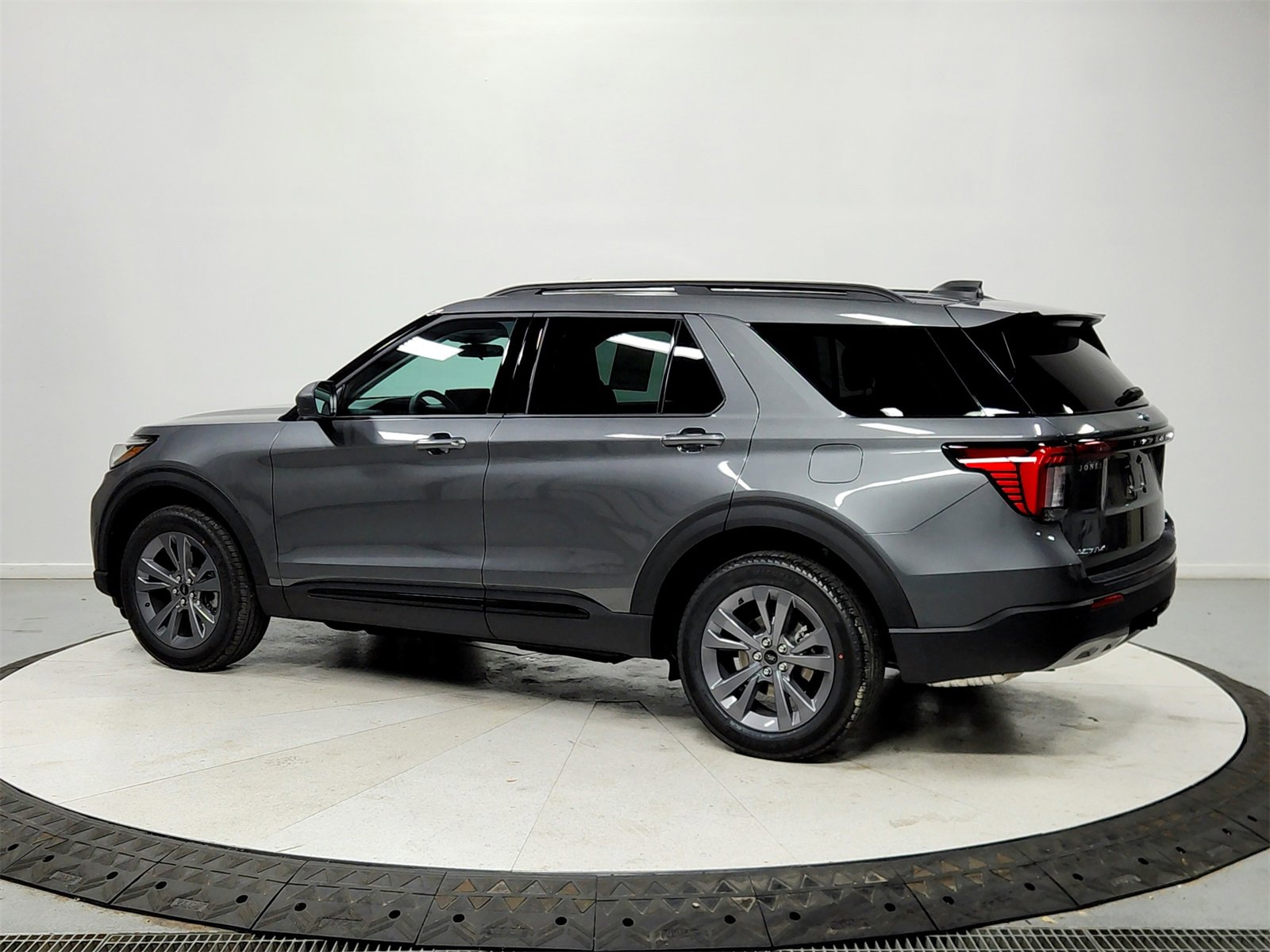 New 2026 Ford Explorer Active image 5