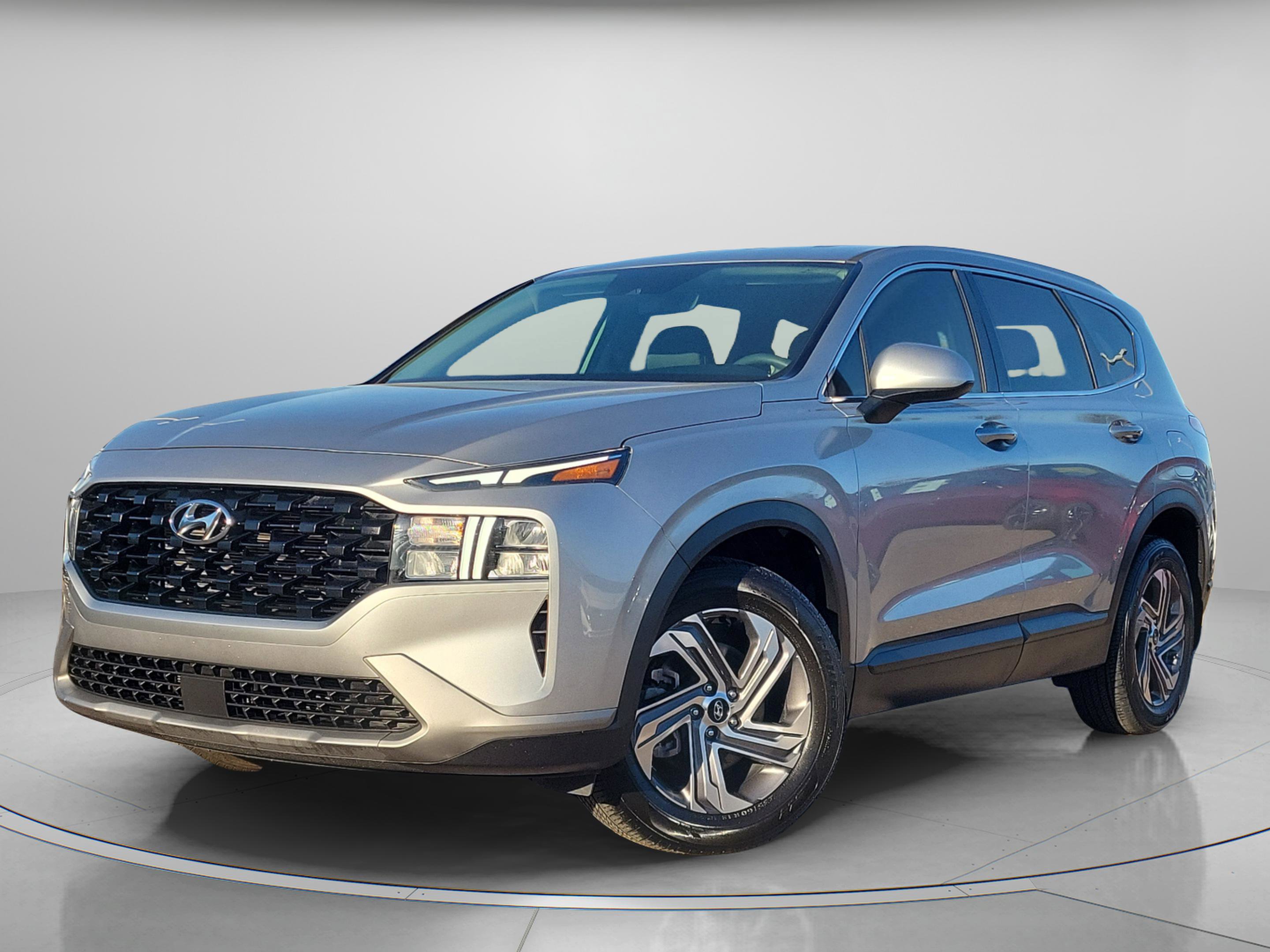 Used 2023 Hyundai Santa Fe SE image 2