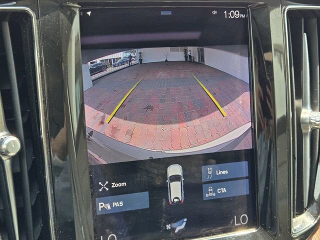 Used 2021 Volvo XC60 T5 Momentum image 25