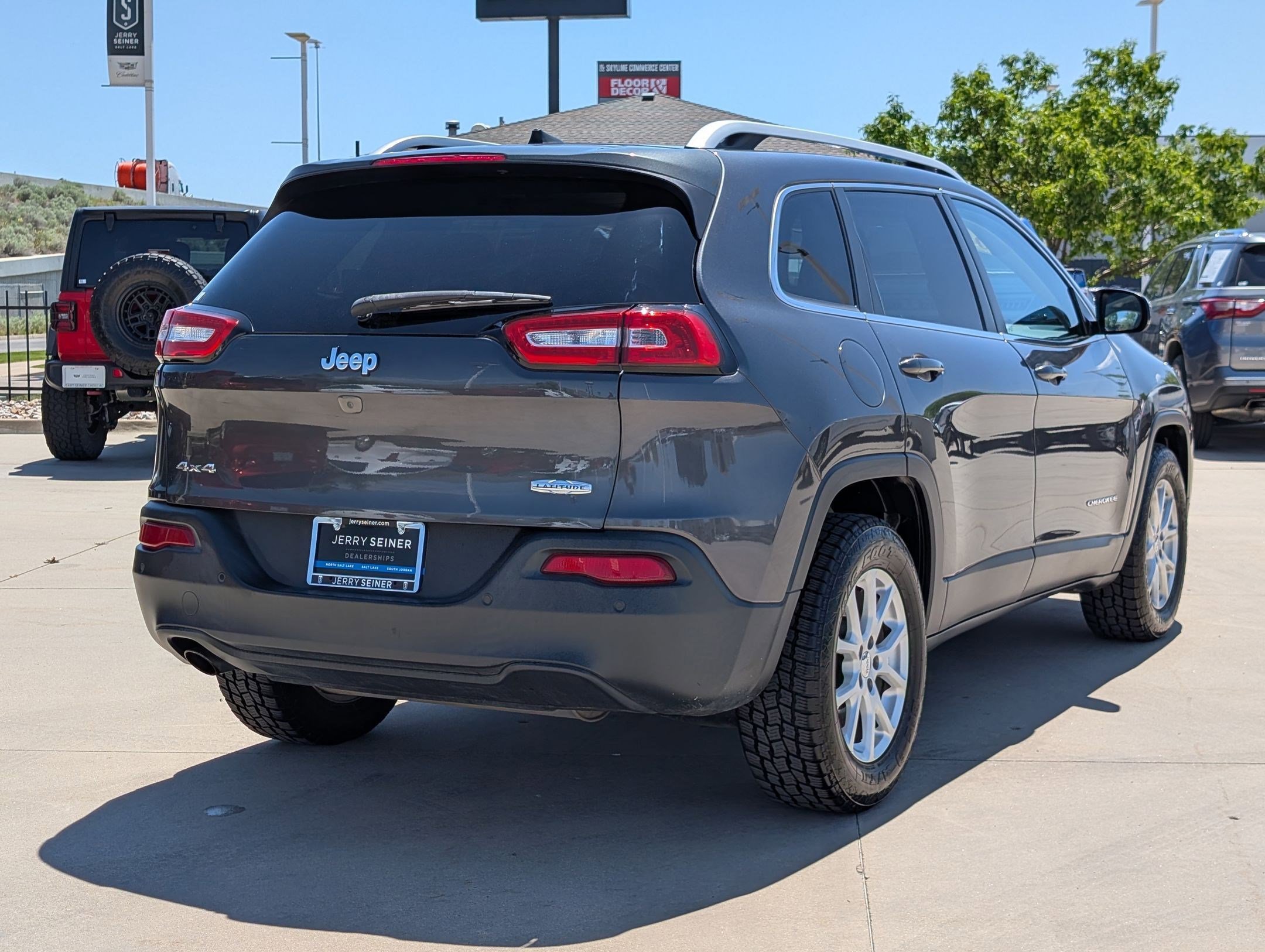 Used 2017 Jeep Cherokee Latitude w/ Safety/Convenience Group AWD/4WD image 5