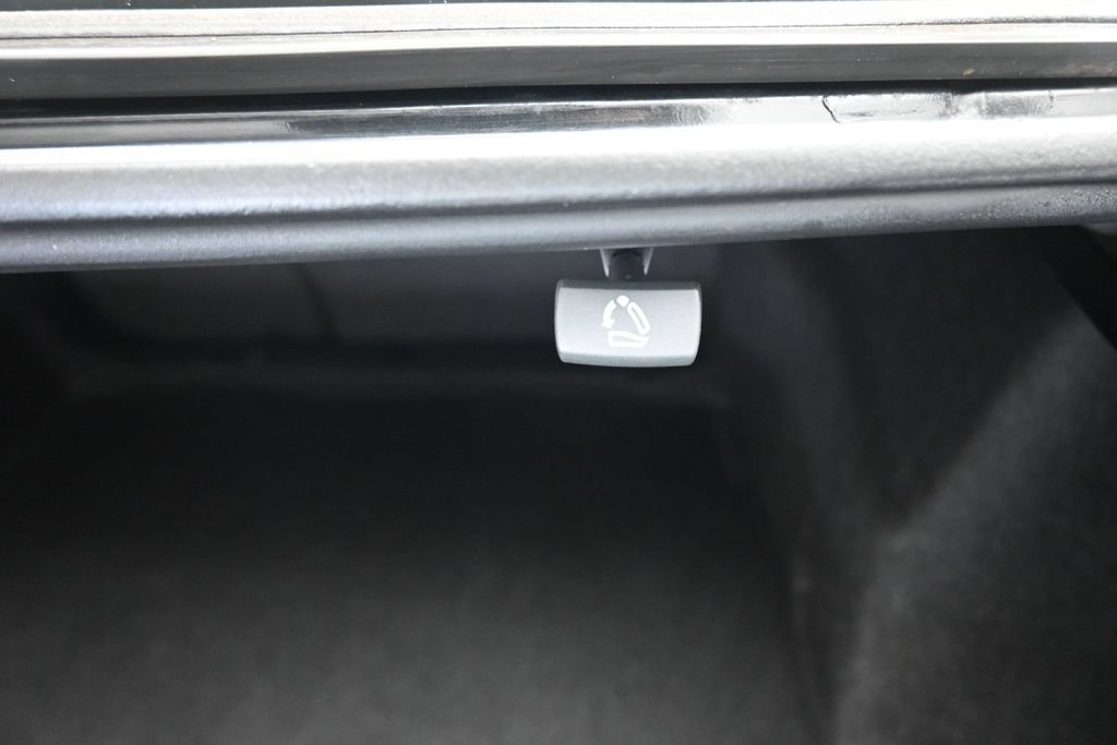 Used 2017 Chevrolet Malibu LT FWD image 43
