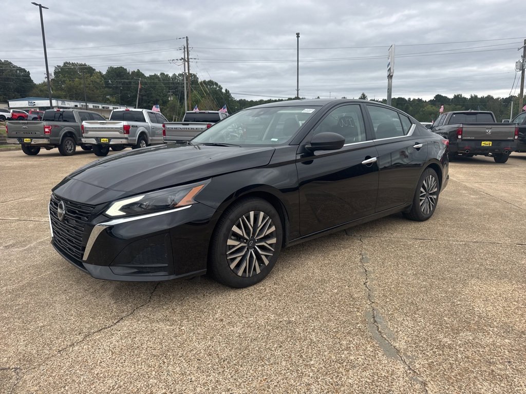 Used 2024 Nissan Altima 2.5 SV