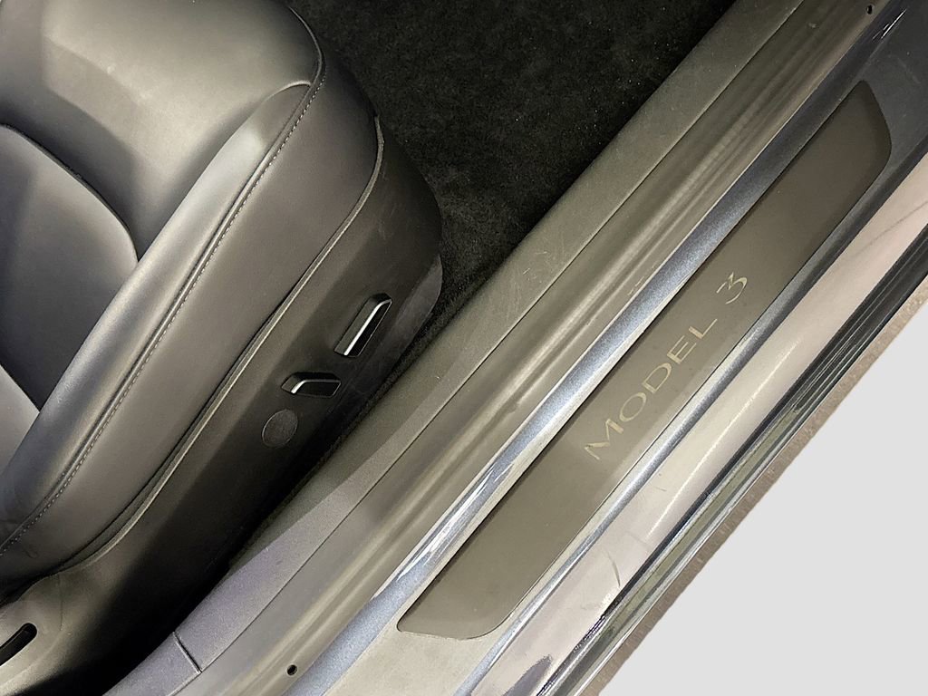 Used 2023 Tesla Model 3 Standard Range image 18