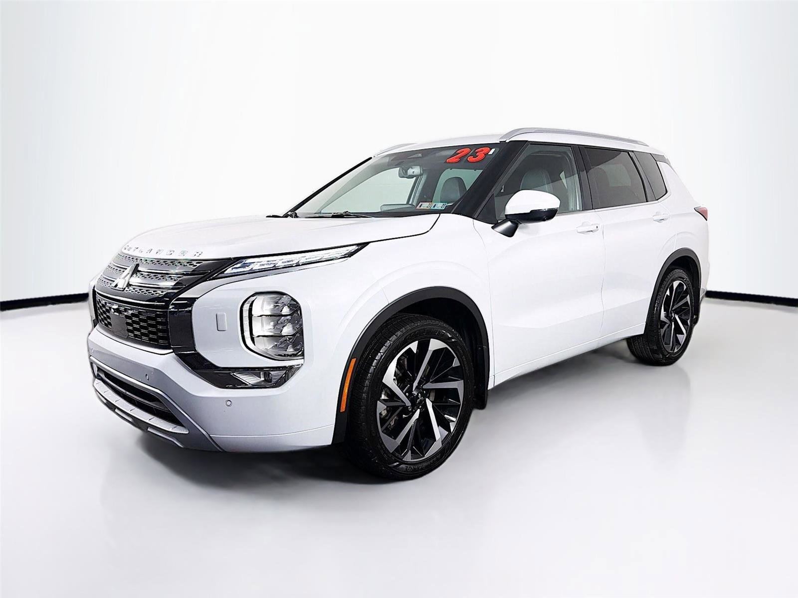 Used 2023 Mitsubishi Outlander SEL image 3