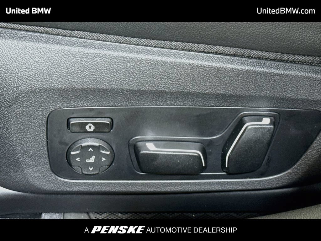 New 2026 BMW 330i Sedan w/ M Sport Package RWD image 4