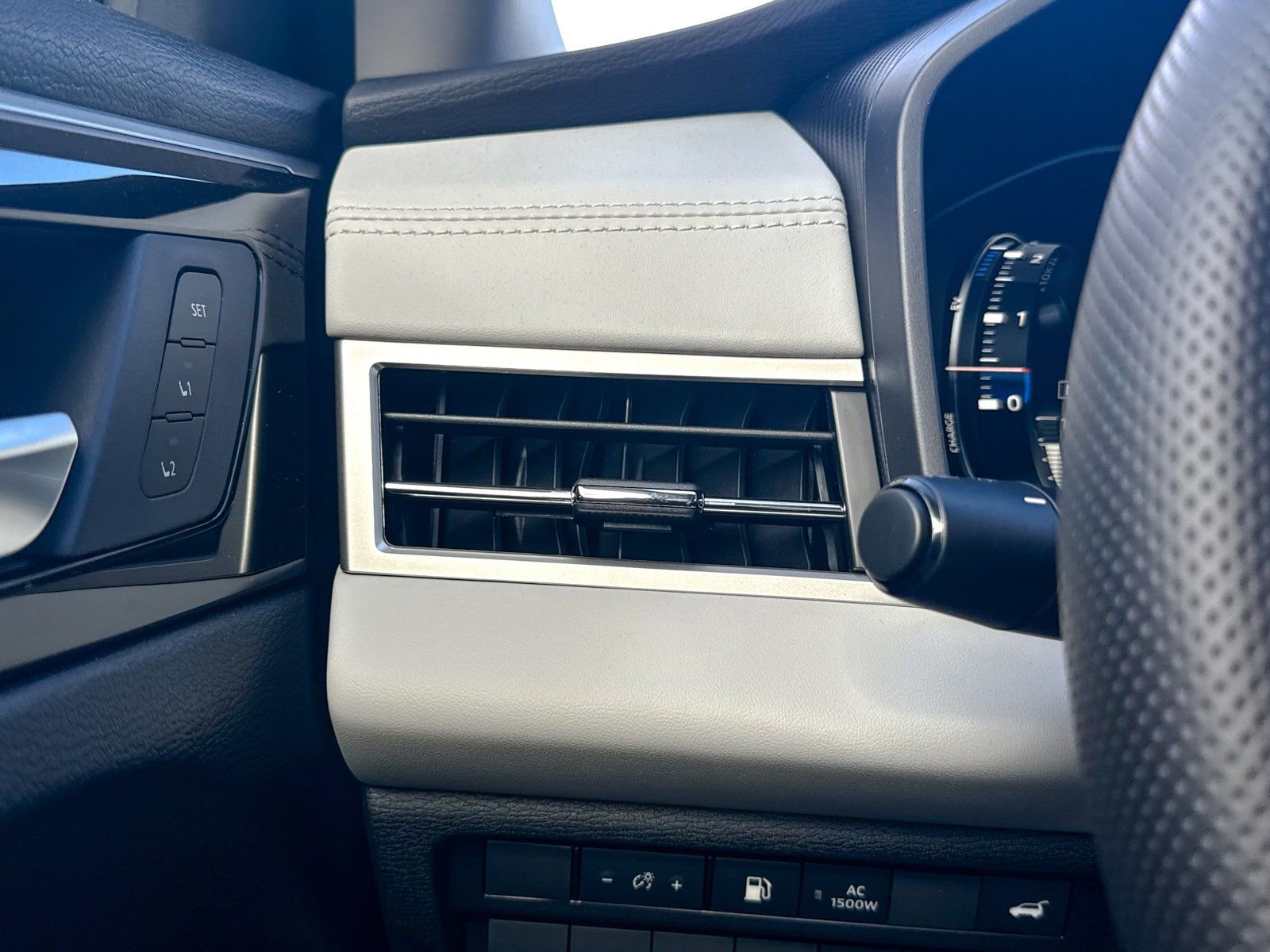 New 2025 Mitsubishi Outlander SEL image 46