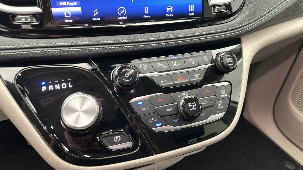 Used 2023 Chrysler Pacifica Touring-L AWD/4WD image 20