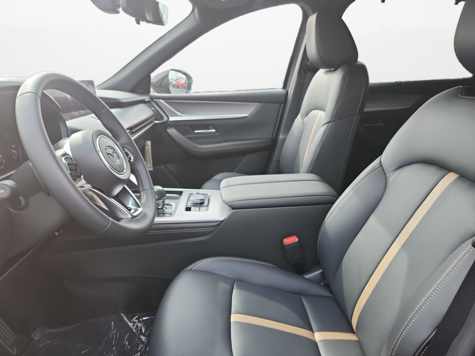 New 2025 MAZDA CX-70 Plug-In Hybrid w/ Premium Plus AWD/4WD image 9