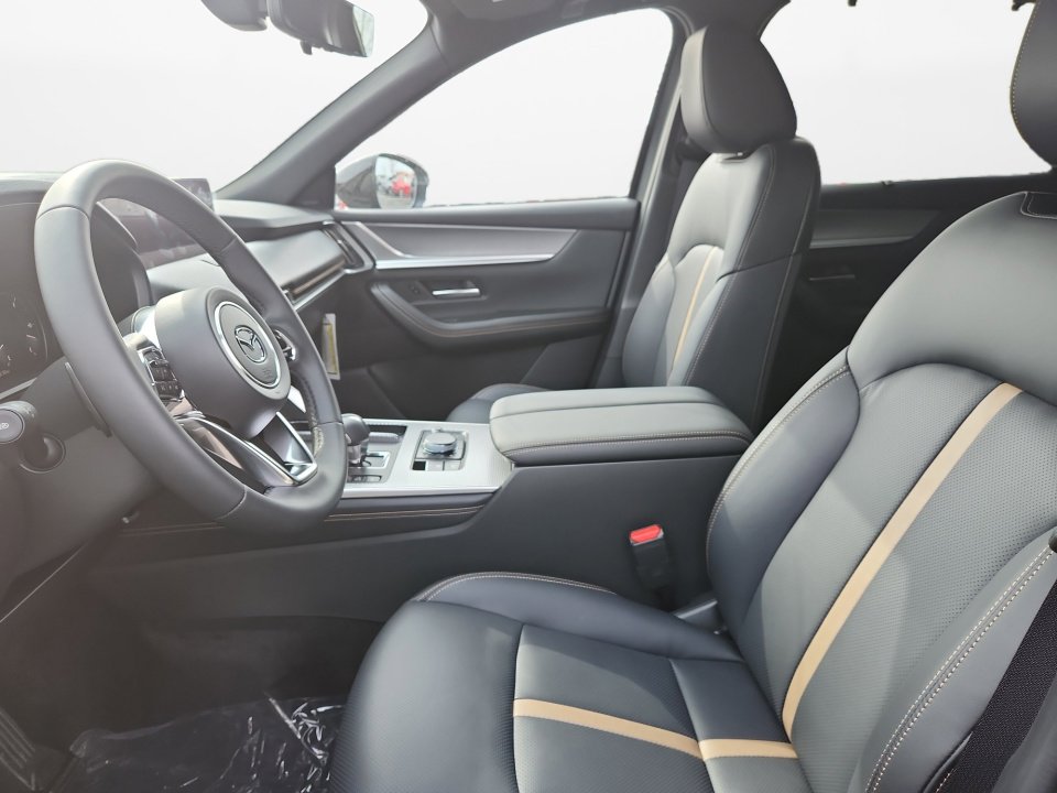 New 2025 MAZDA CX-70 Plug-In Hybrid w/ Premium Plus AWD/4WD image 9
