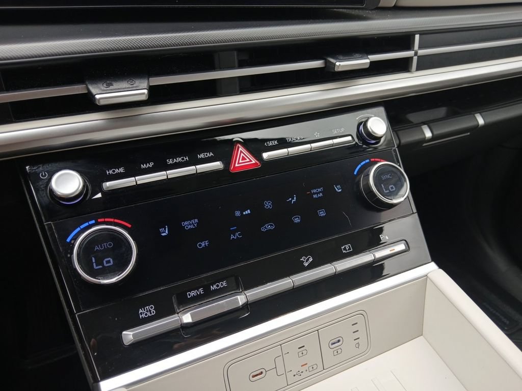 Used 2024 Hyundai Santa Fe SEL FWD image 40