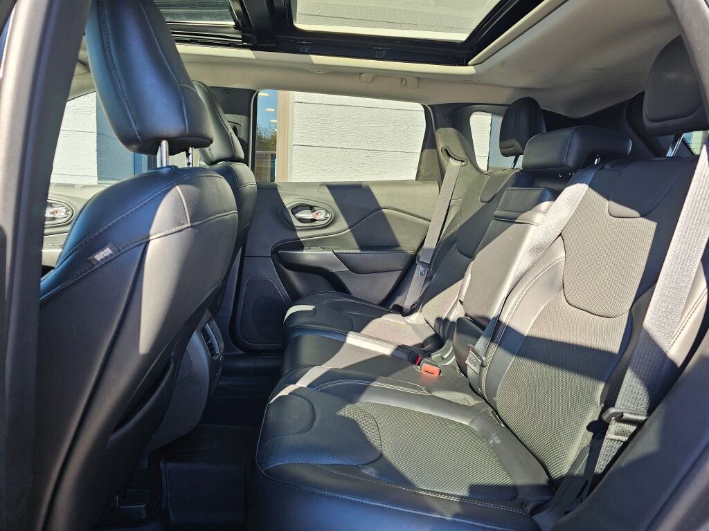 Used 2019 Jeep Cherokee Limited w/ Luxury Group image 18