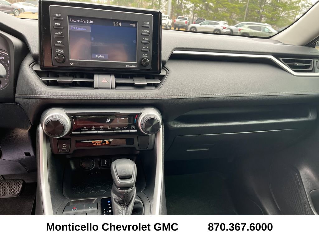 Used 2020 Toyota RAV4 LE image 17