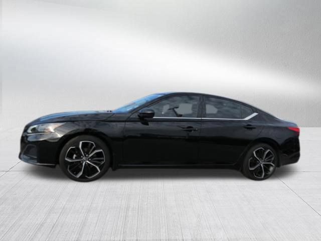 Used 2023 Nissan Altima 2.5 SR w/ SR Premium Package FWD image 4