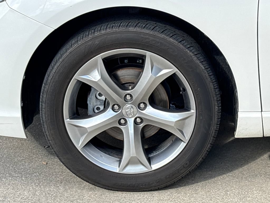 Used 2013 Toyota Venza LE image 16