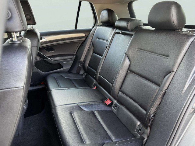 Used 2017 Volkswagen Golf SE image 34