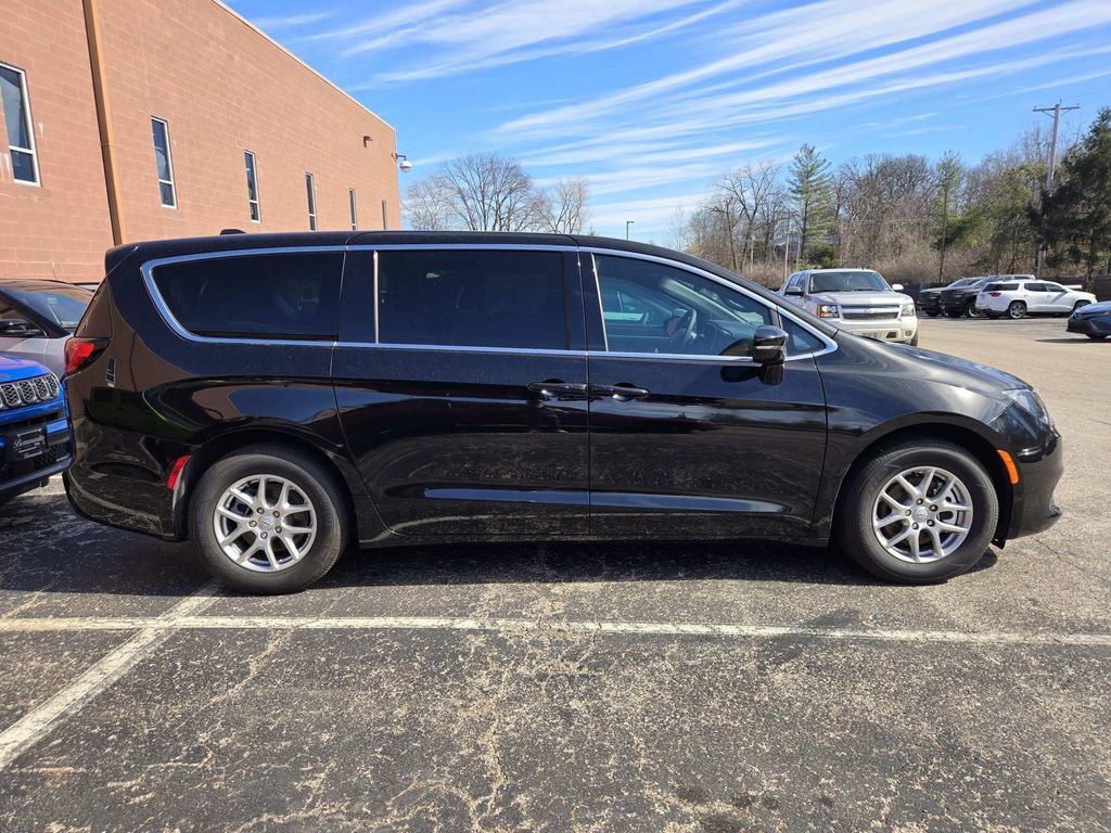 Used 2026 Chrysler Voyager LX image 2