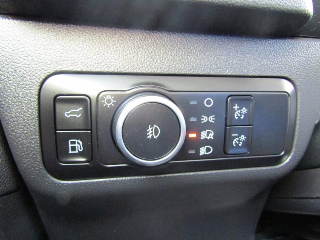 Used 2025 Ford Escape Platinum w/ Class II Trailer Tow Package image 25