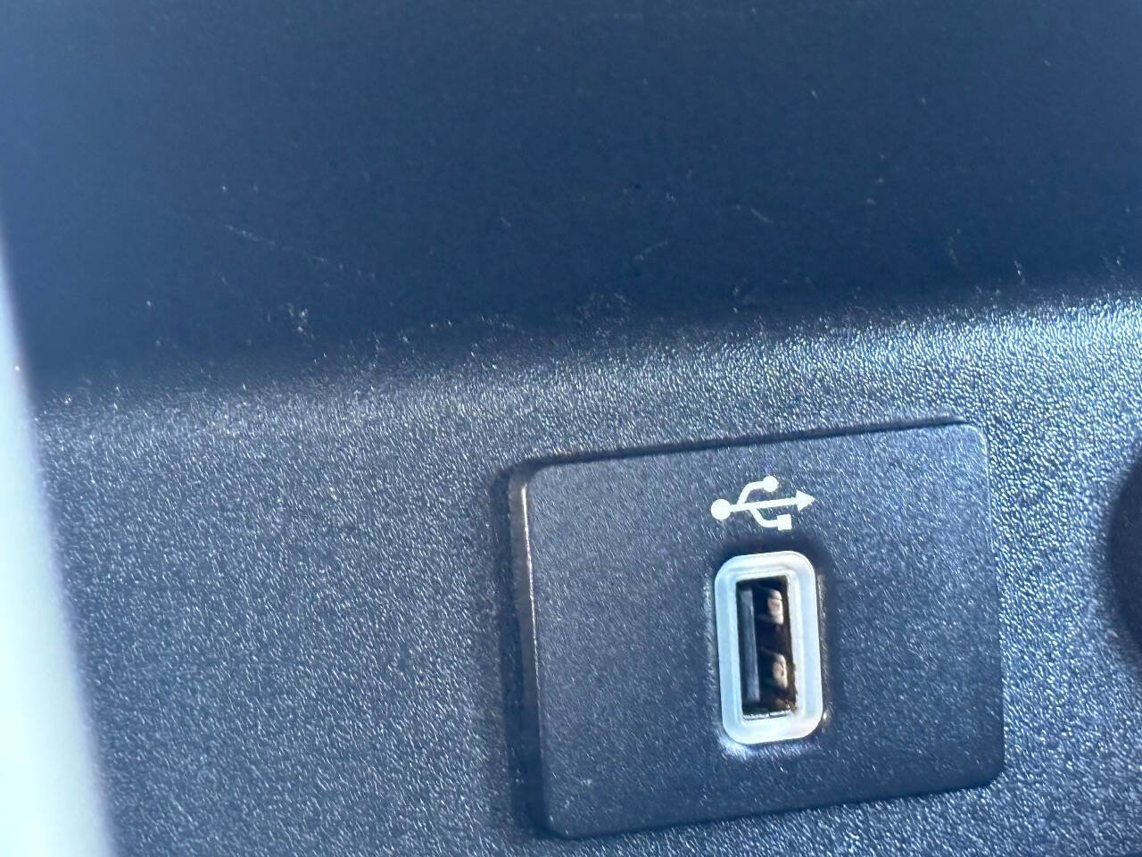 Used 2017 Ford Fusion SE w/ Equipment Group 602A image 16