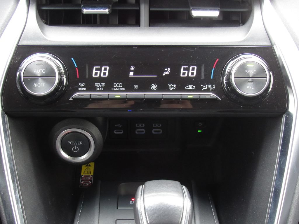 Certified 2024 Toyota Venza LE AWD/4WD image 27
