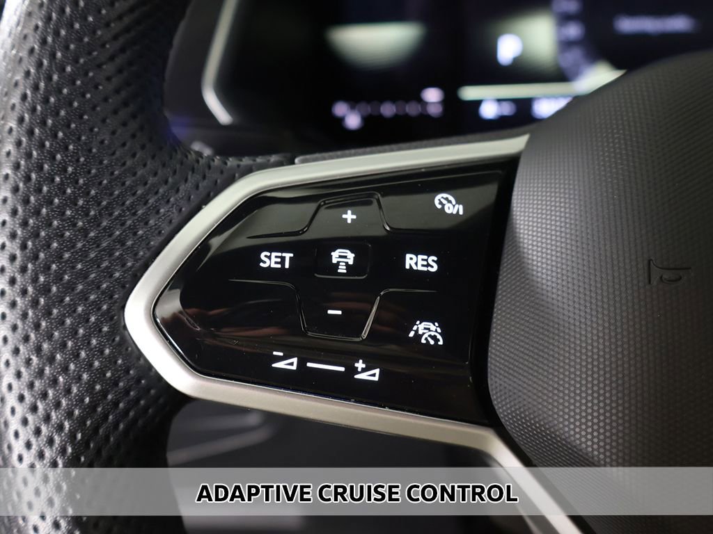 Used 2022 Volkswagen Tiguan SE R-Line image 4