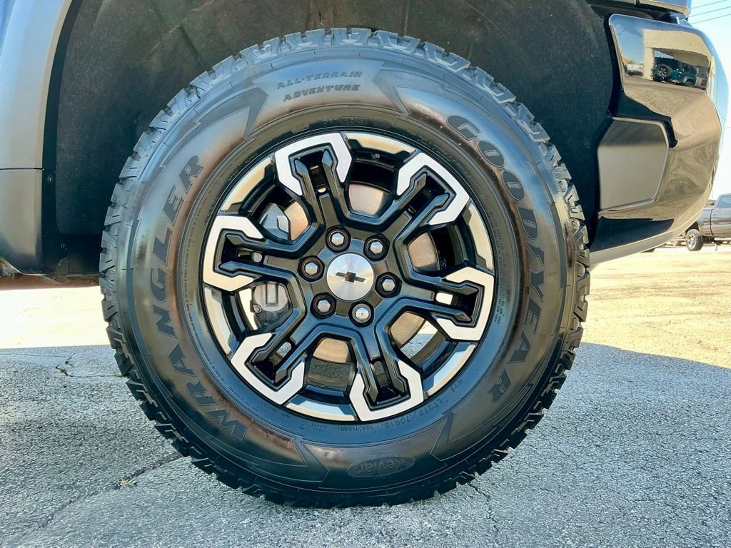 Used 2025 Chevrolet Silverado 1500 ZR2 w/ Technology Package AWD/4WD image 20
