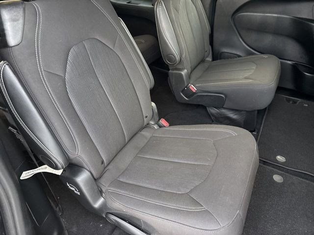 Used 2024 Chrysler Pacifica Touring image 36